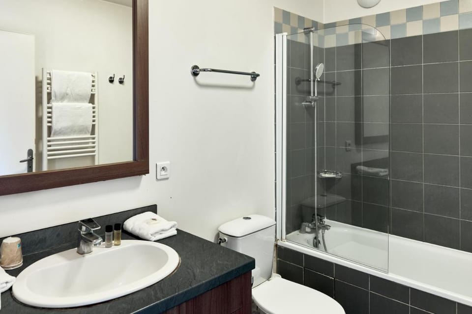 Zenitude Hôtel Résidences Roissy Village Apartment hotel in Île-de-France