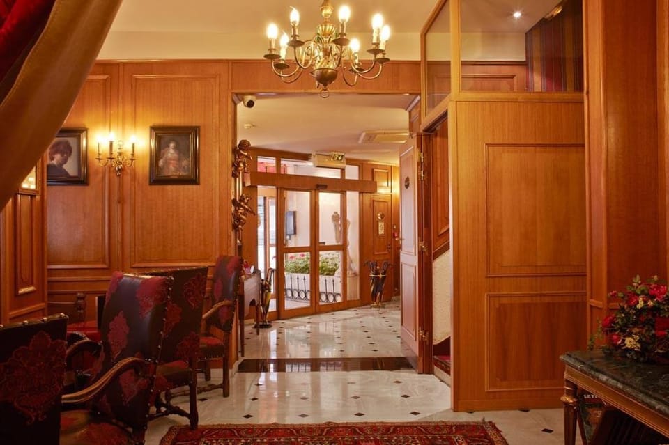 Grand Hotel Dechampaigne Hotel in Paris