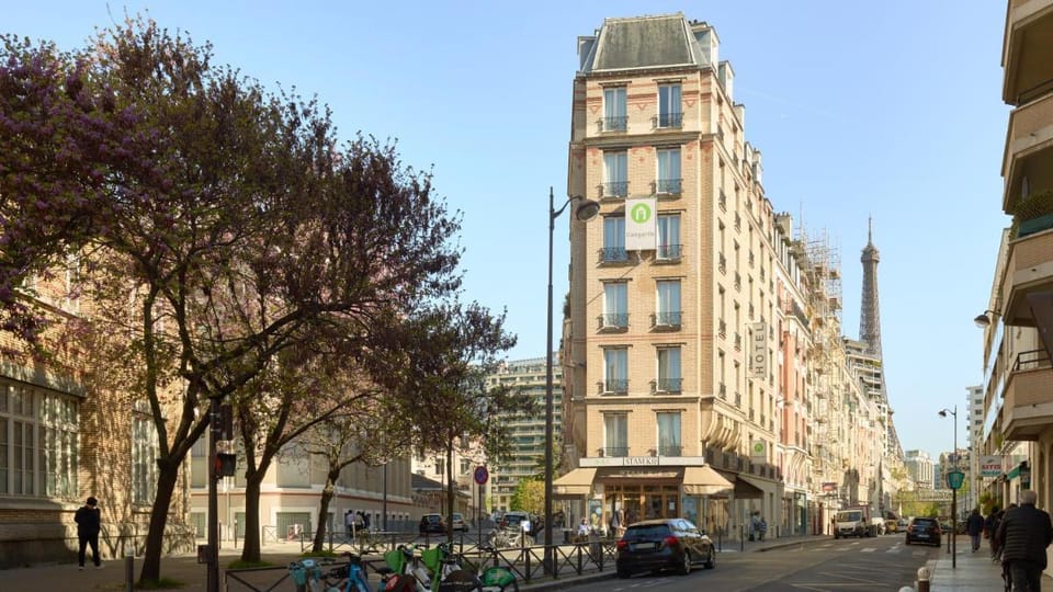 Campanile Paris 15 - Tour Eiffel Hotel in Paris