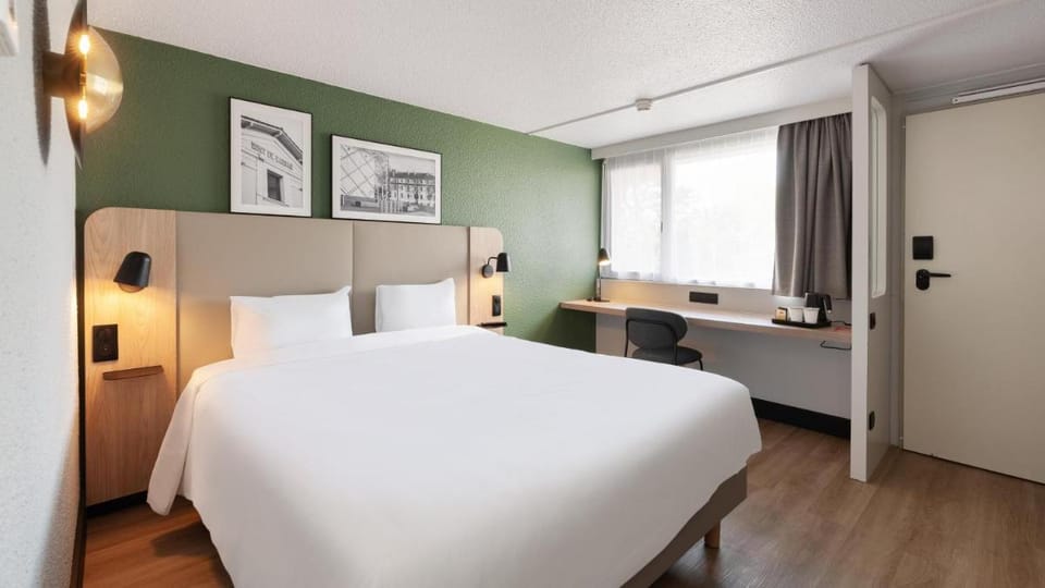 Campanile Epone Hotel in Île-de-France