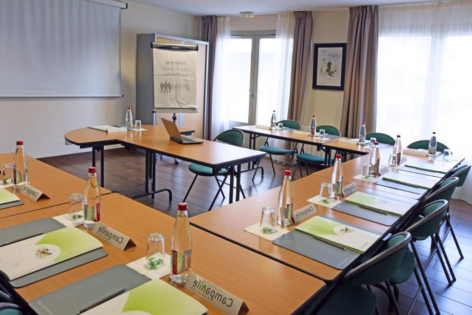 Campanile Angers Ouest - BeaucouzÃ© Hotel in Angers
