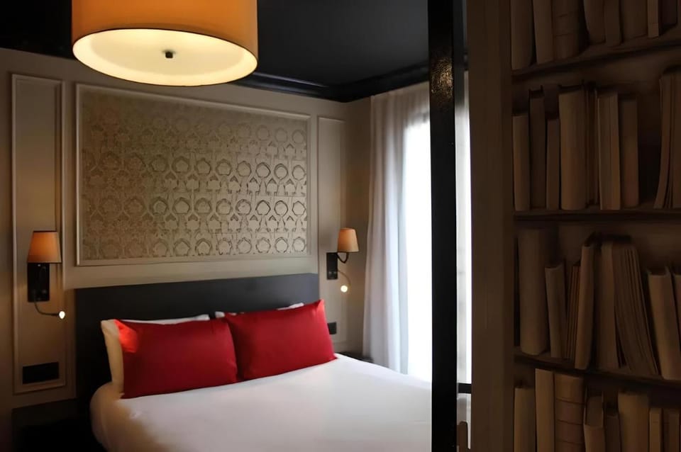 Hotel Le Montmartre Saint Pierre Hotel in Paris