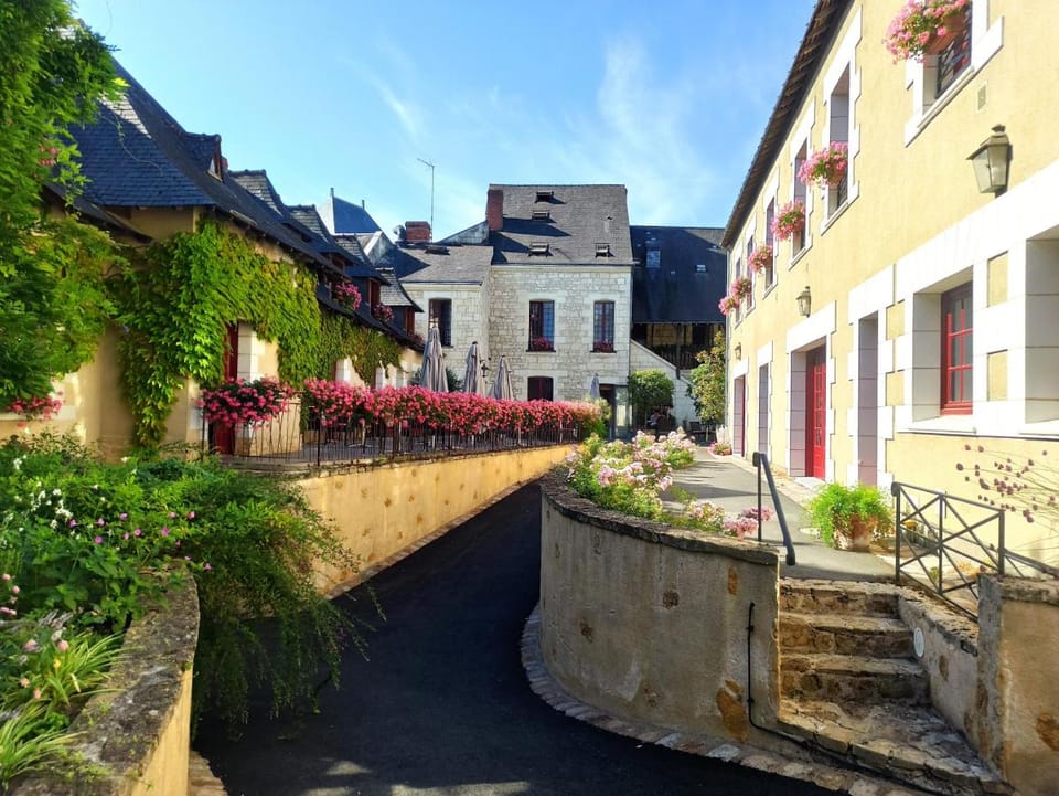 Hotel La Croix Blanche Fontevraud Hotel in Pays de la Loire