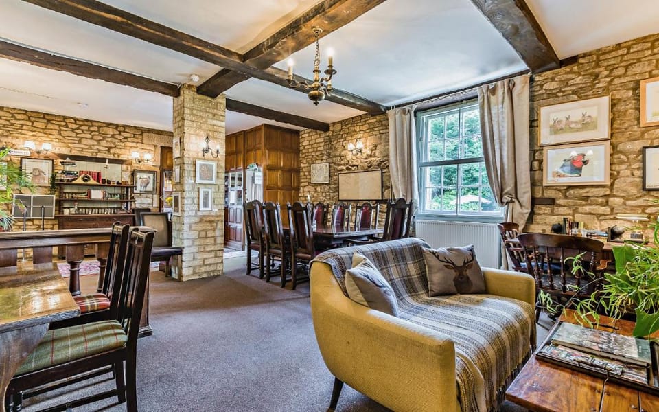 Inn For all seasons Inn in West Oxfordshire District