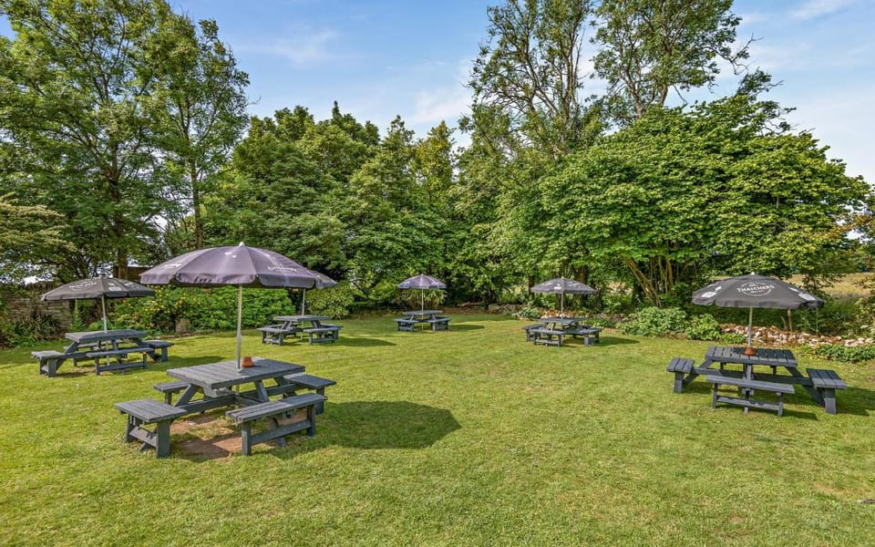 Inn For all seasons Inn in West Oxfordshire District