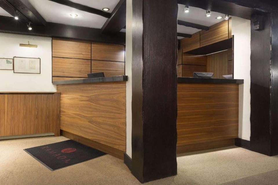 Ramada by Wyndham Crawley Gatwick Hotel in Crawley