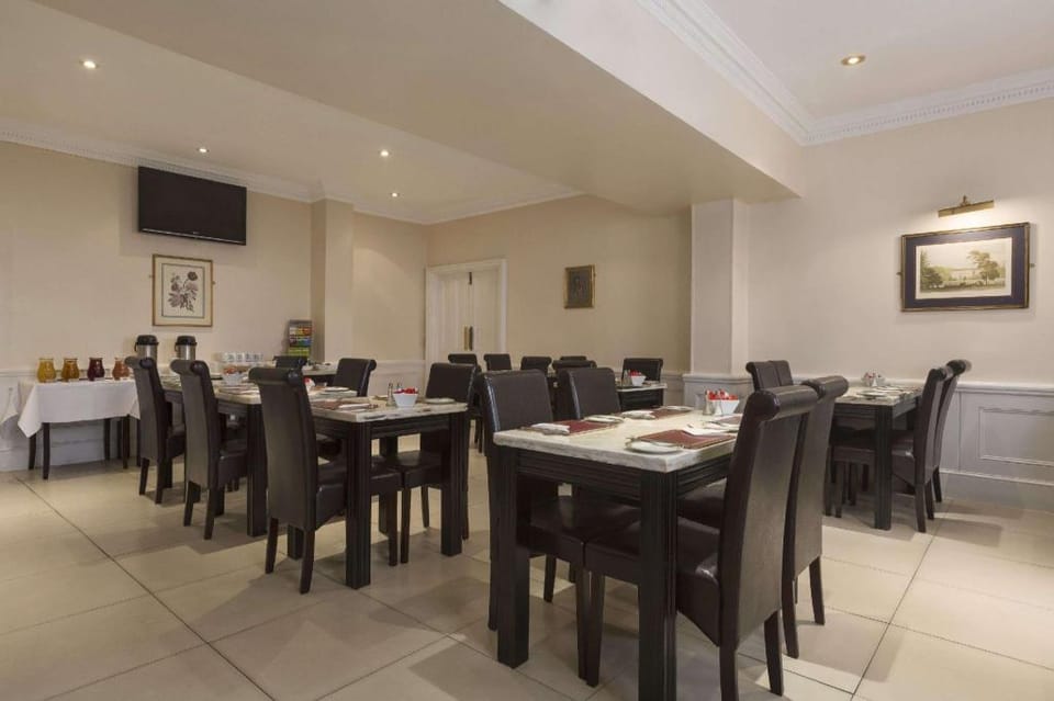 Ramada by Wyndham Crawley Gatwick Hotel in Crawley