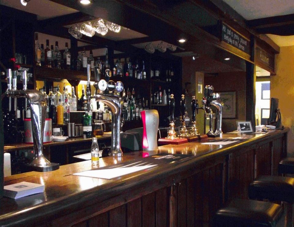 The Bird In Hand Inn, Witney Hotel in West Oxfordshire District