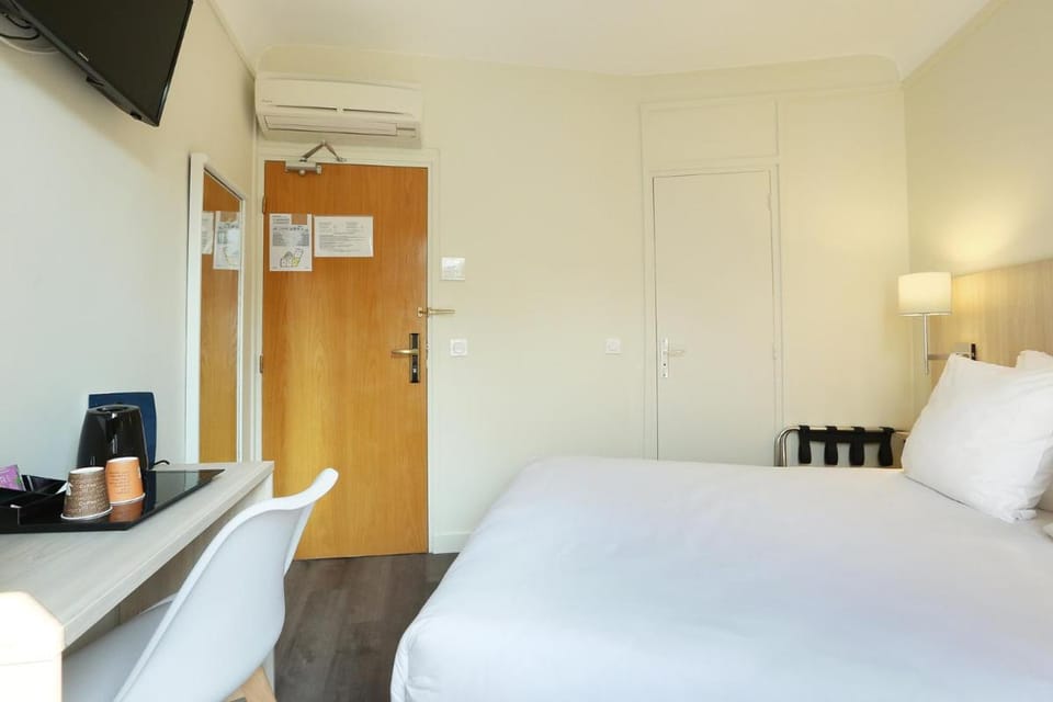 Murat Hotel in Paris