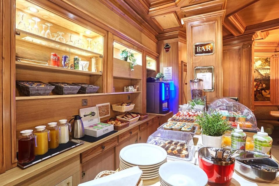 Murat Hotel in Paris