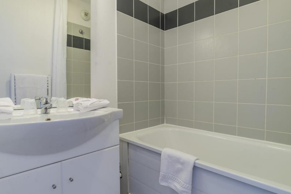 Néméa Appart'hotel Green side Biot Sophia Antipolis Apartment hotel in Villeneuve-Loubet