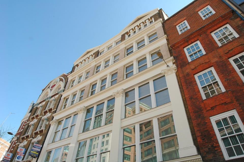 196 Bishopsgate Apartment in London