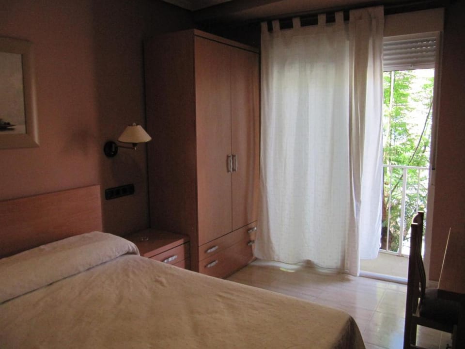 Hostal Meseguer Bed and Breakfast in Alacantí