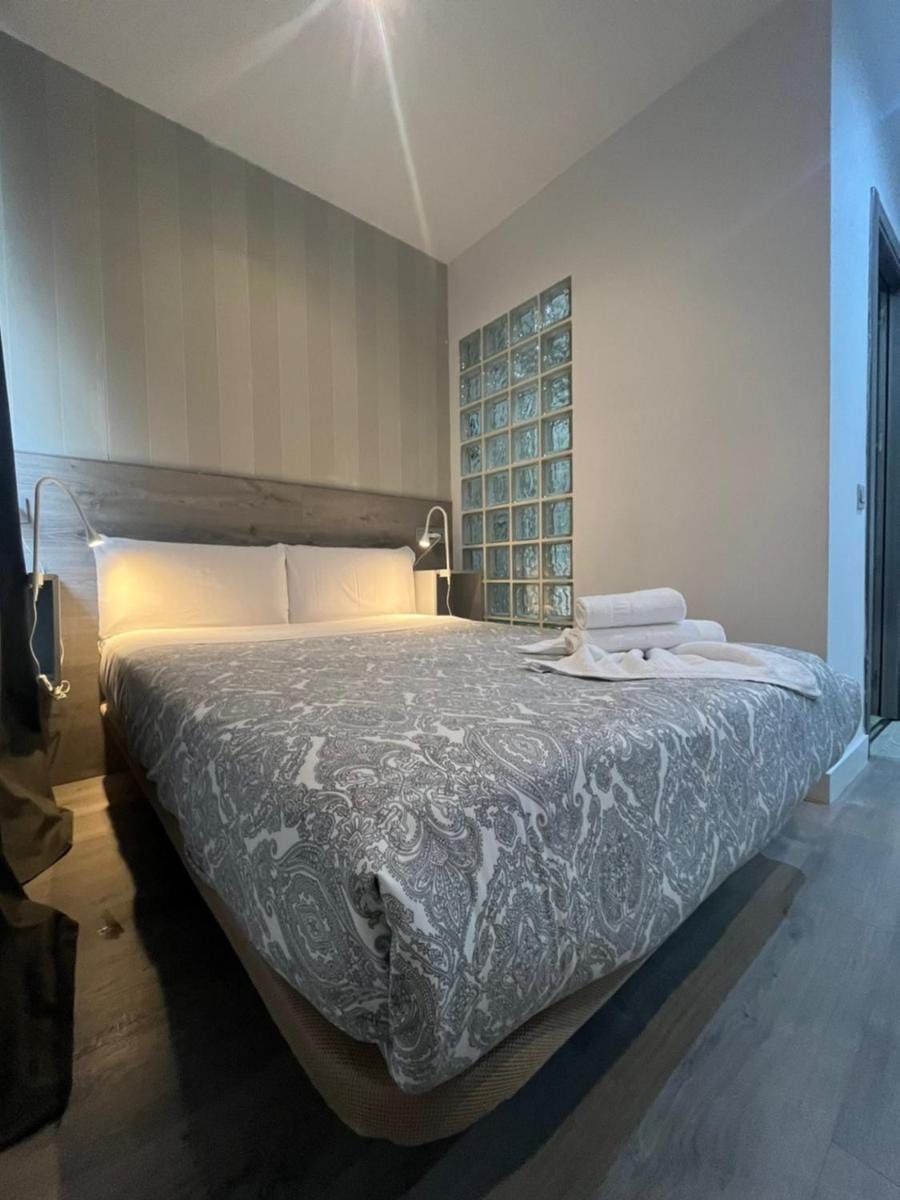 Hostal Abril Madrid Bed and Breakfast in Centro