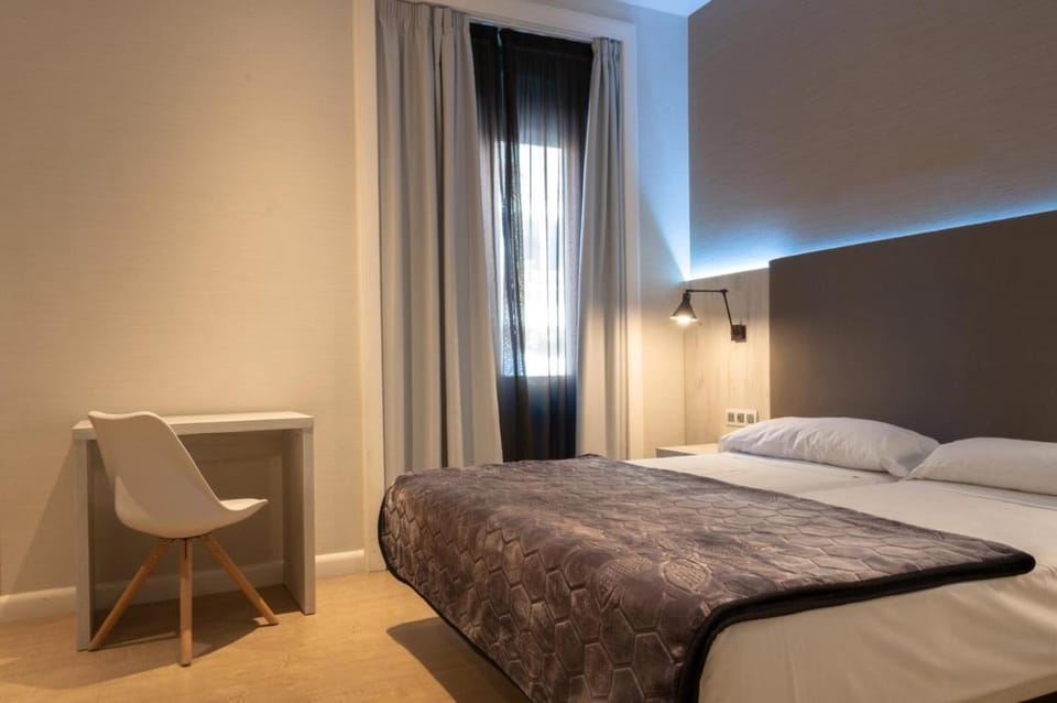 Hostal Bcn 46 Bed and Breakfast in Barcelona