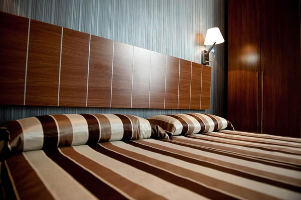Hostal Bcn 46 Bed and Breakfast in Barcelona