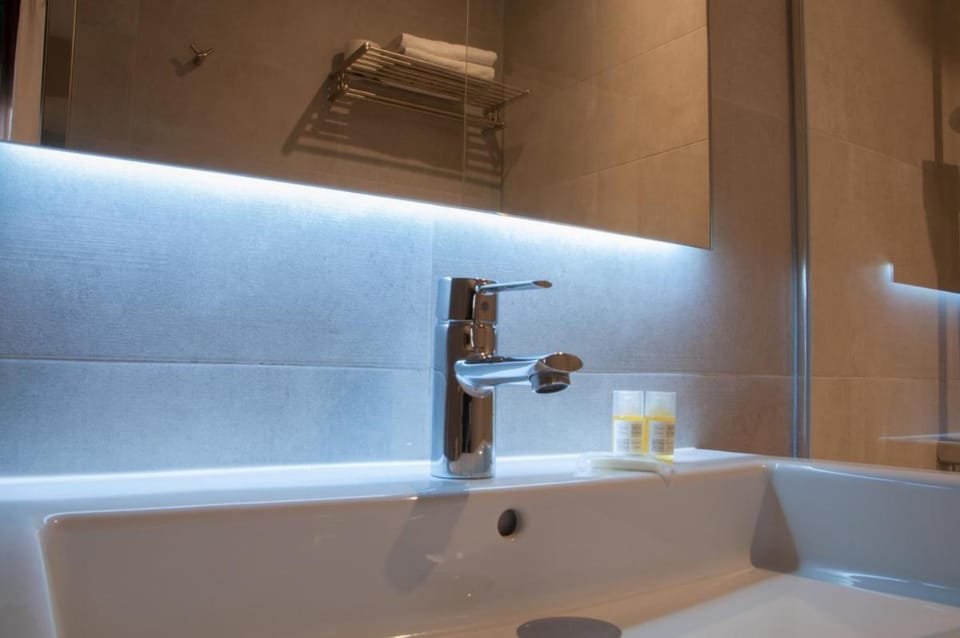 Hostal Bcn 46 Bed and Breakfast in Barcelona