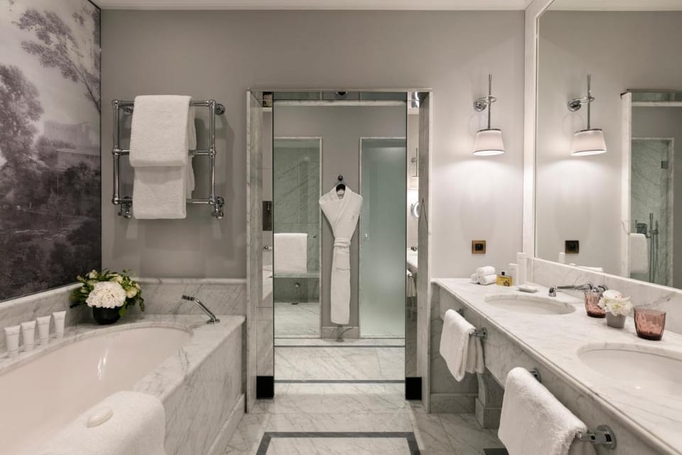 Hotel Barriere Le Fouquet's Hotel in Paris