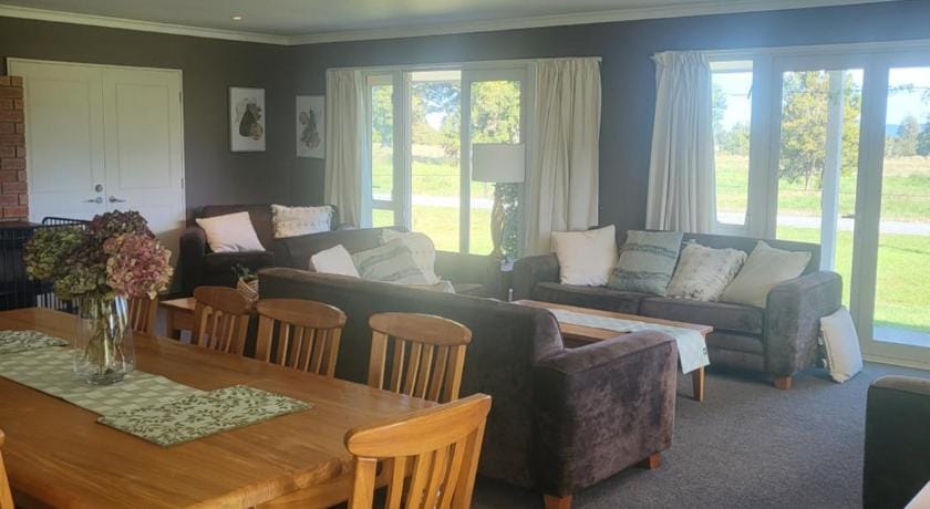 Misty Peaks Boutique Accommodation Hotel in West Coast
