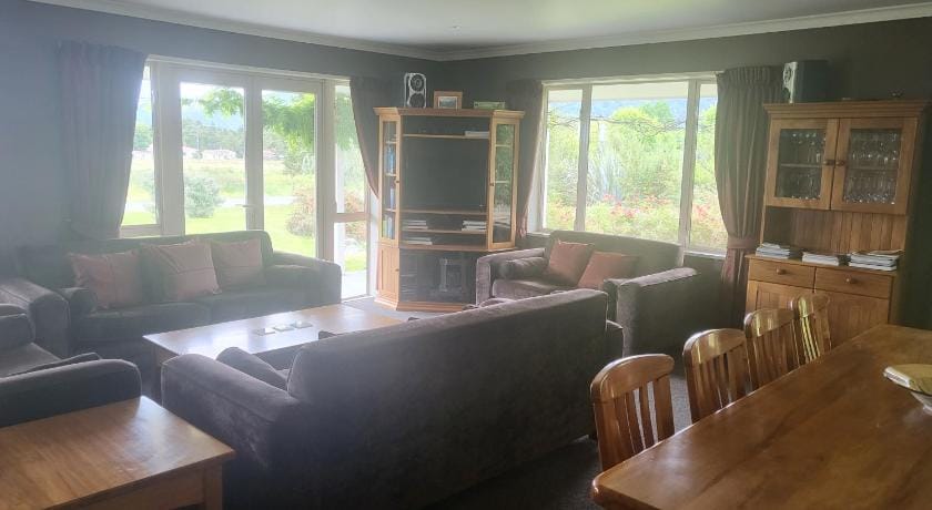 Misty Peaks Boutique Accommodation Hotel in West Coast