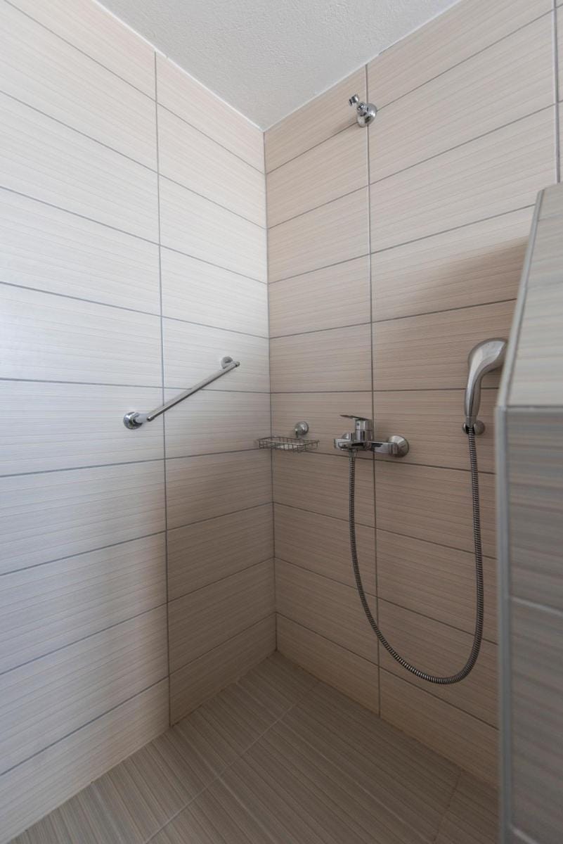 Thira's Dolphin Apartment hotel in Santorini