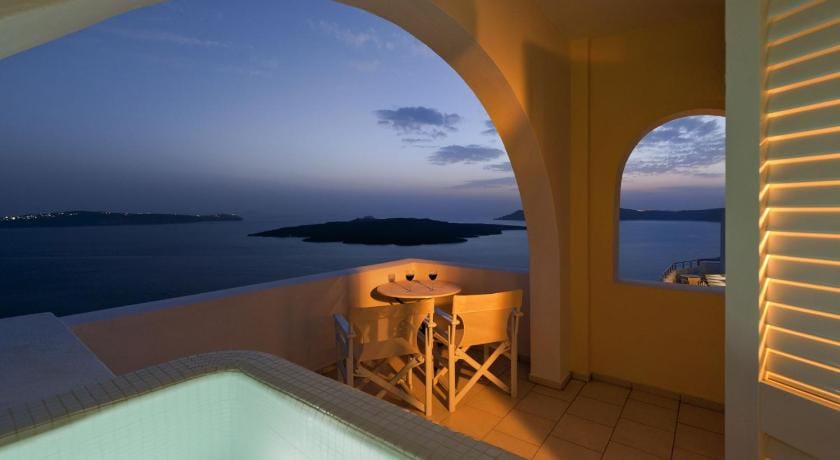 Tzekos Villas Hotel in Thera
