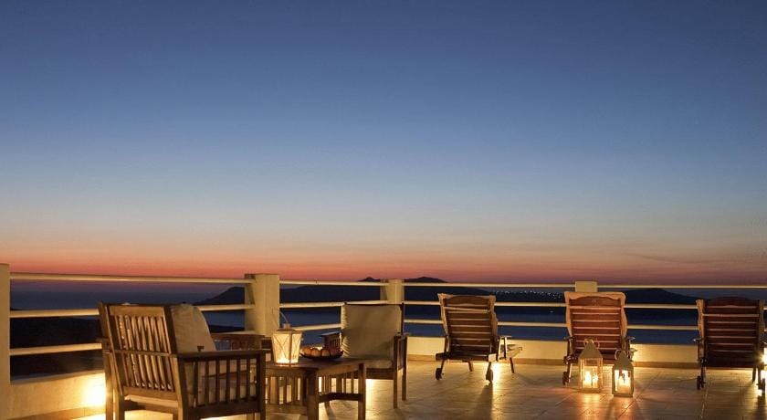 Tzekos Villas Hotel in Thera