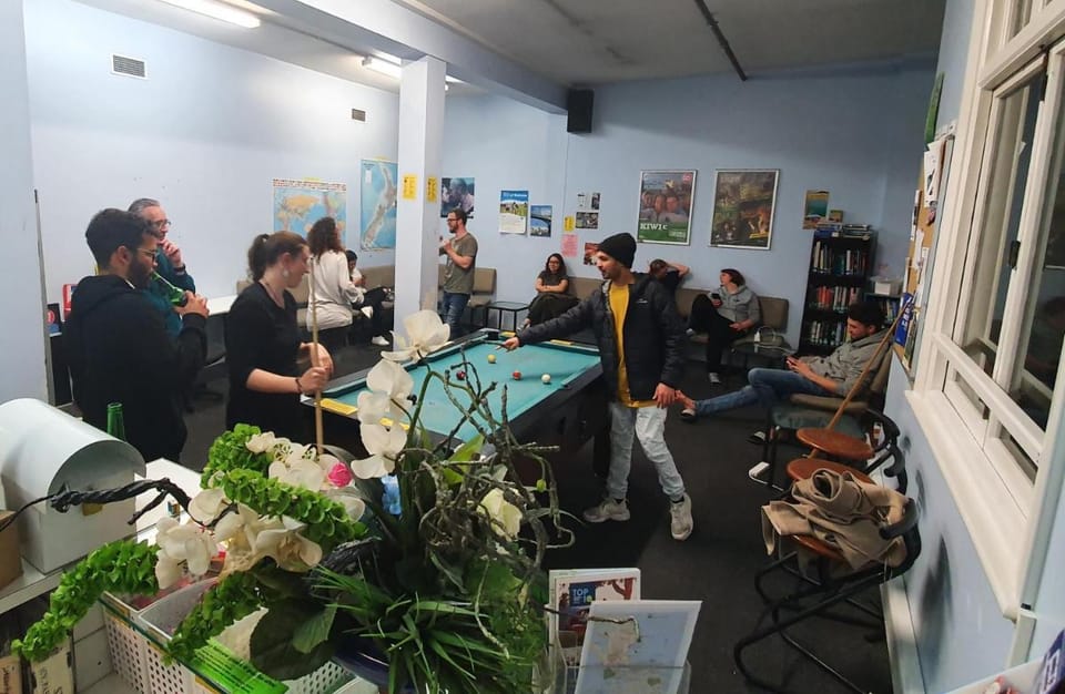 Surf 'N' Snow Backpackers Across Sky Tower Hostel in Auckland