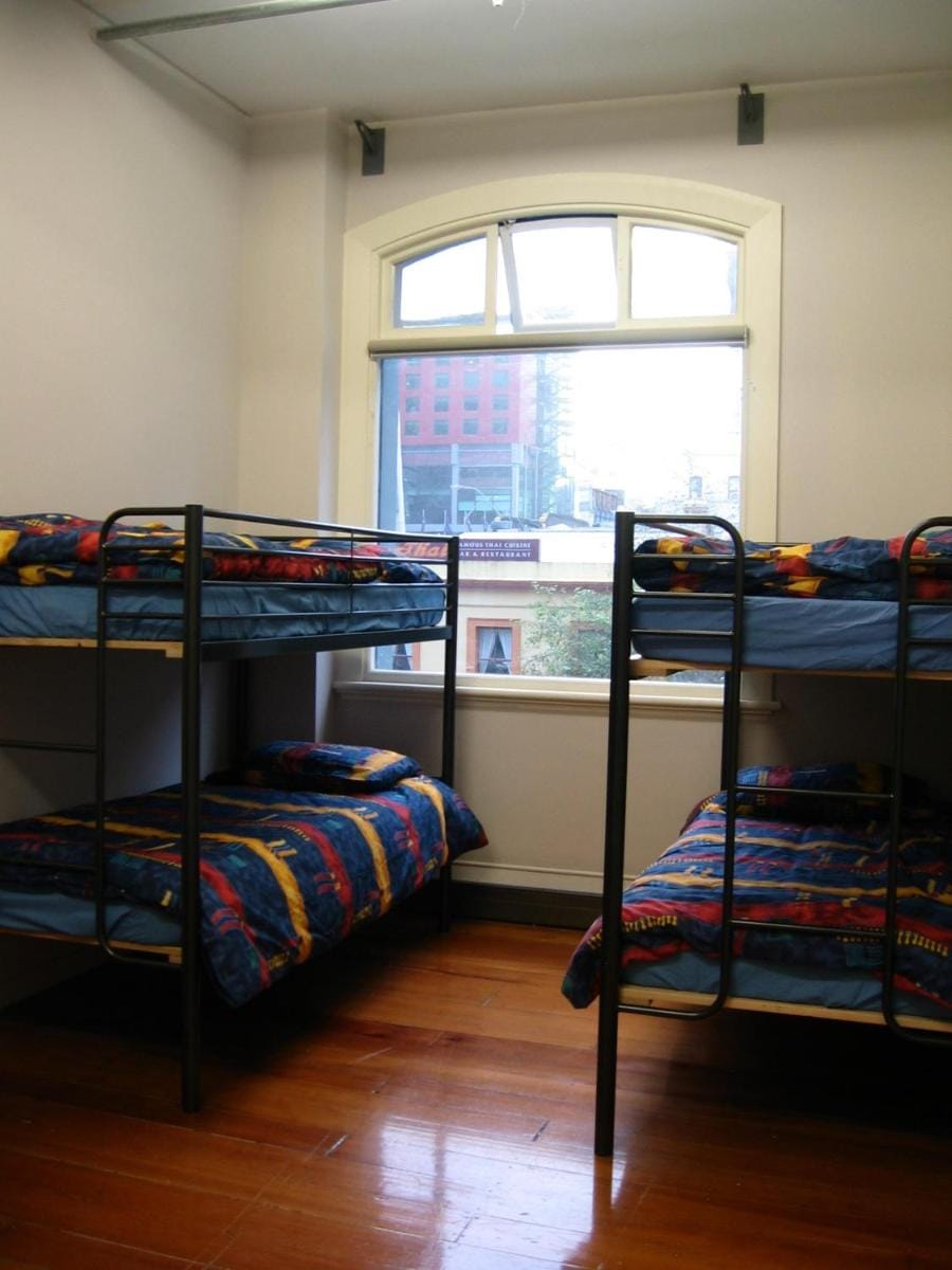 Surf 'N' Snow Backpackers Across Sky Tower Hostel in Auckland