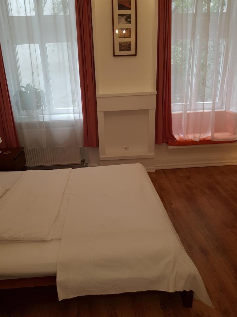 Connection Guesthouse Bed and Breakfast in Budapest