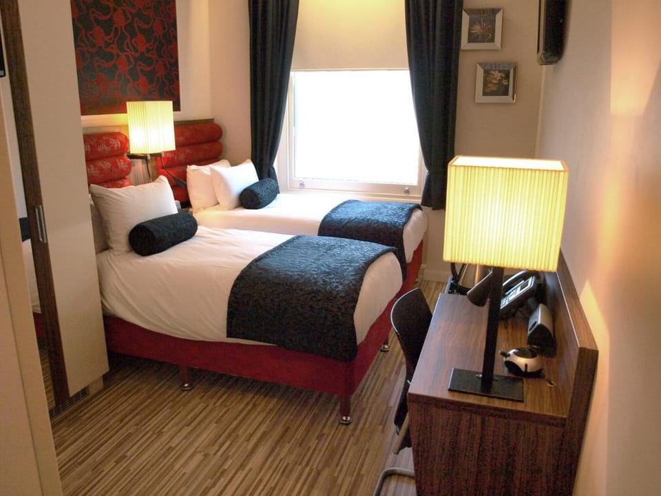 Simply Rooms & Suites Hotel in City of Westminster