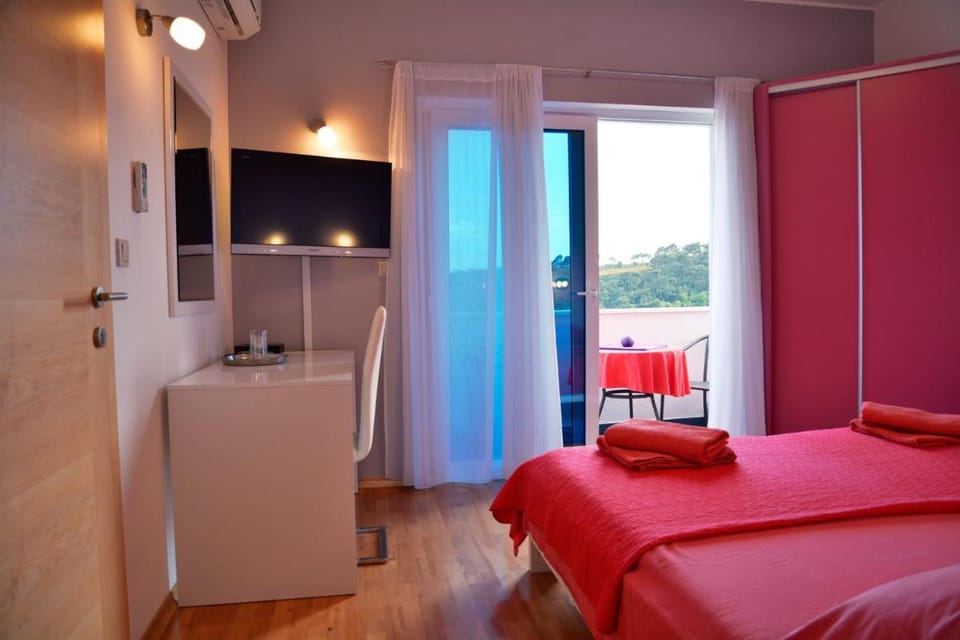 Villa Avantgarde Bed and Breakfast in Srebreno