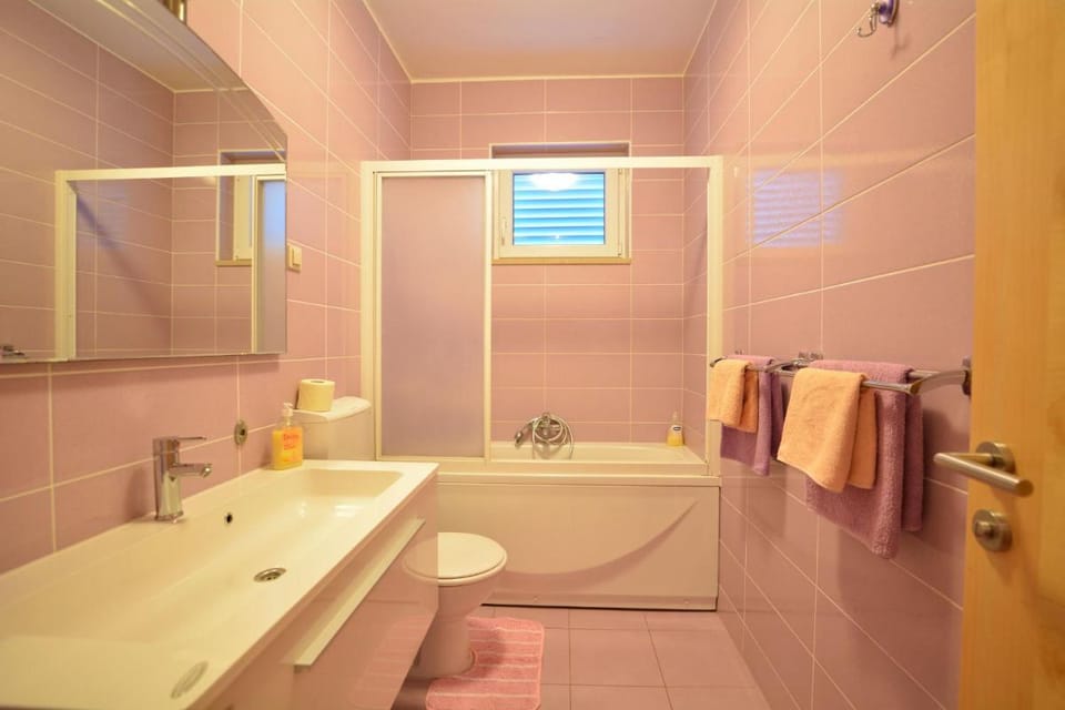 Villa Avantgarde Bed and Breakfast in Srebreno