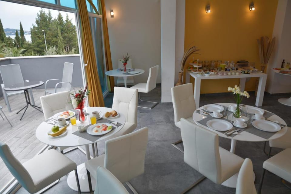 Villa Avantgarde Bed and Breakfast in Srebreno