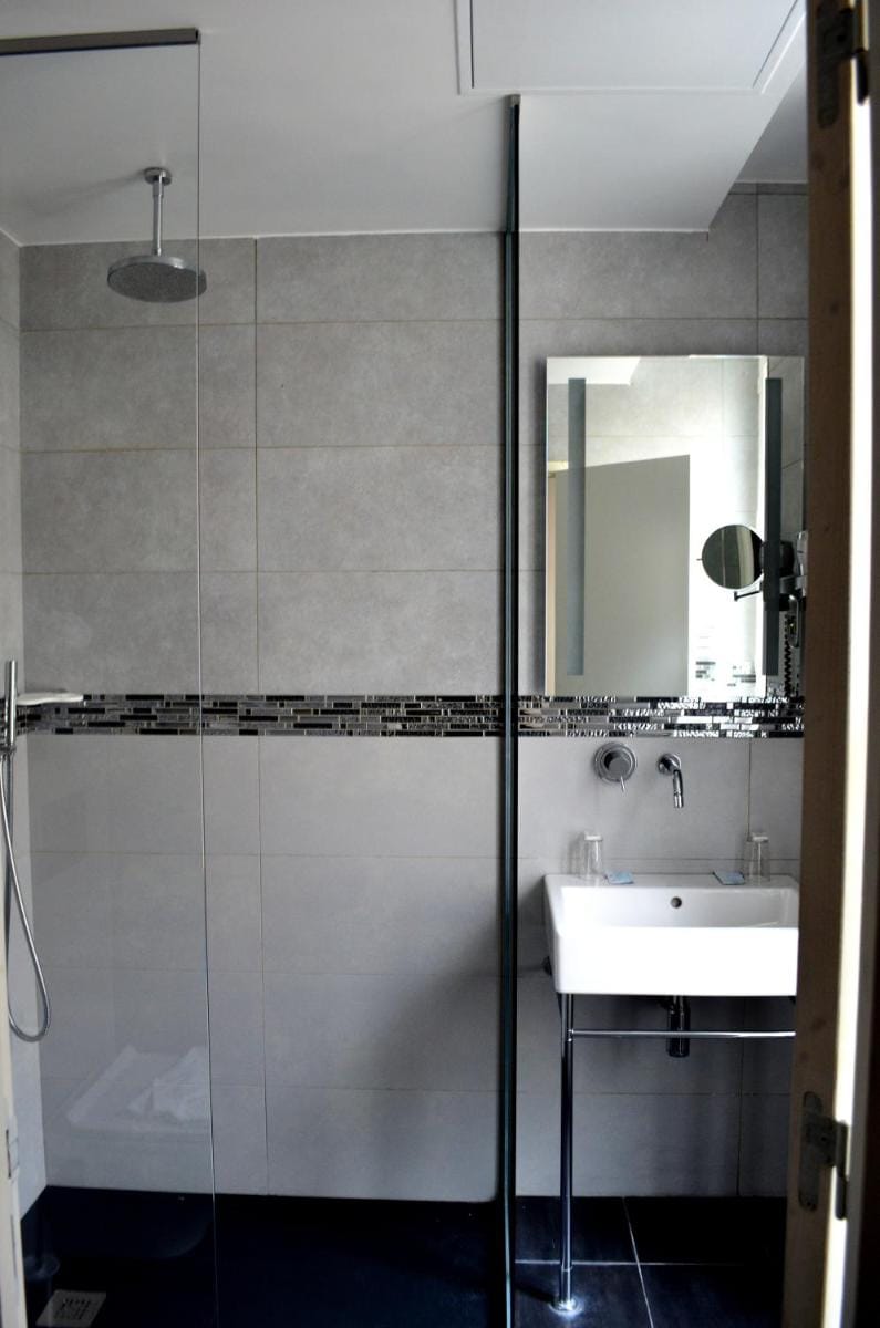 Amiral-Fondary Hotel in Paris
