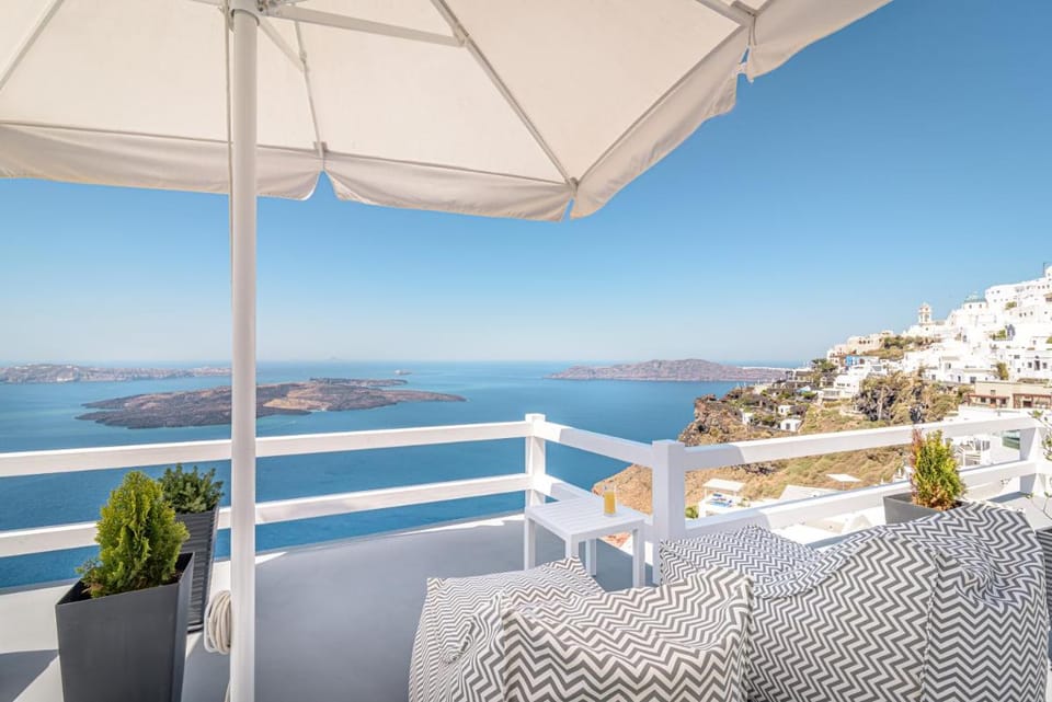 Avianto Luxury Suites Bed and Breakfast in Imerovigli