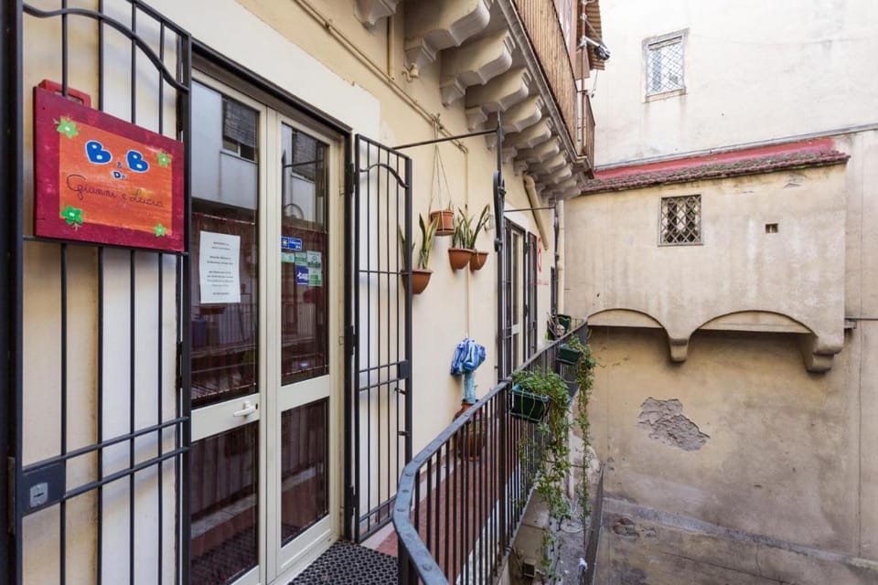 Da Gianni e Lucia Rooms with bathroom in the city center Bed and Breakfast in Catania