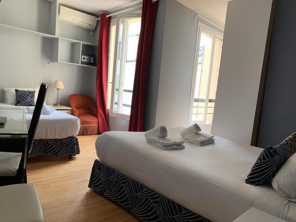 Apollo Opera Hotel in Paris