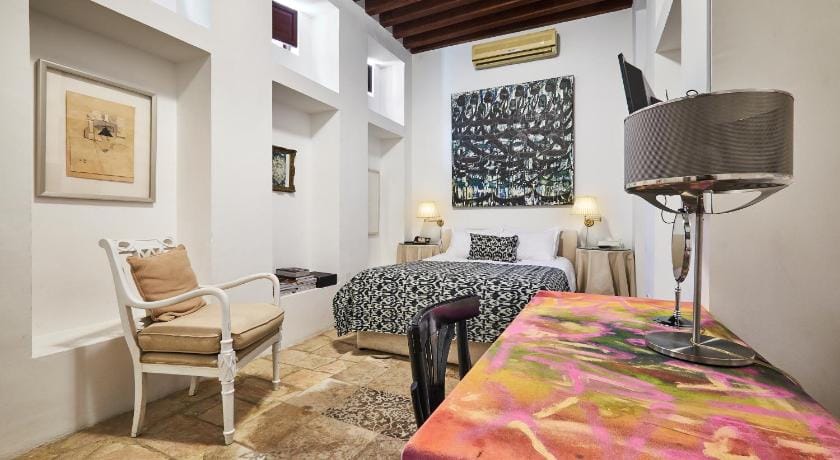 XVA Art Hotel Bed and Breakfast in Dubai