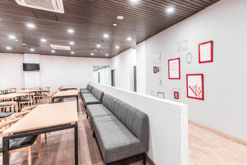 Super OYO Townhouse 1 Hotel Salemba Hotel in Jakarta