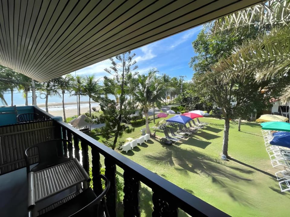 Dolphin Bay Beach Resort Resort in Prachuap Khiri Khan, Thailand