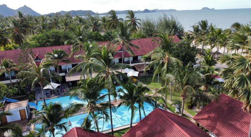 Dolphin Bay Beach Resort Resort in Prachuap Khiri Khan, Thailand