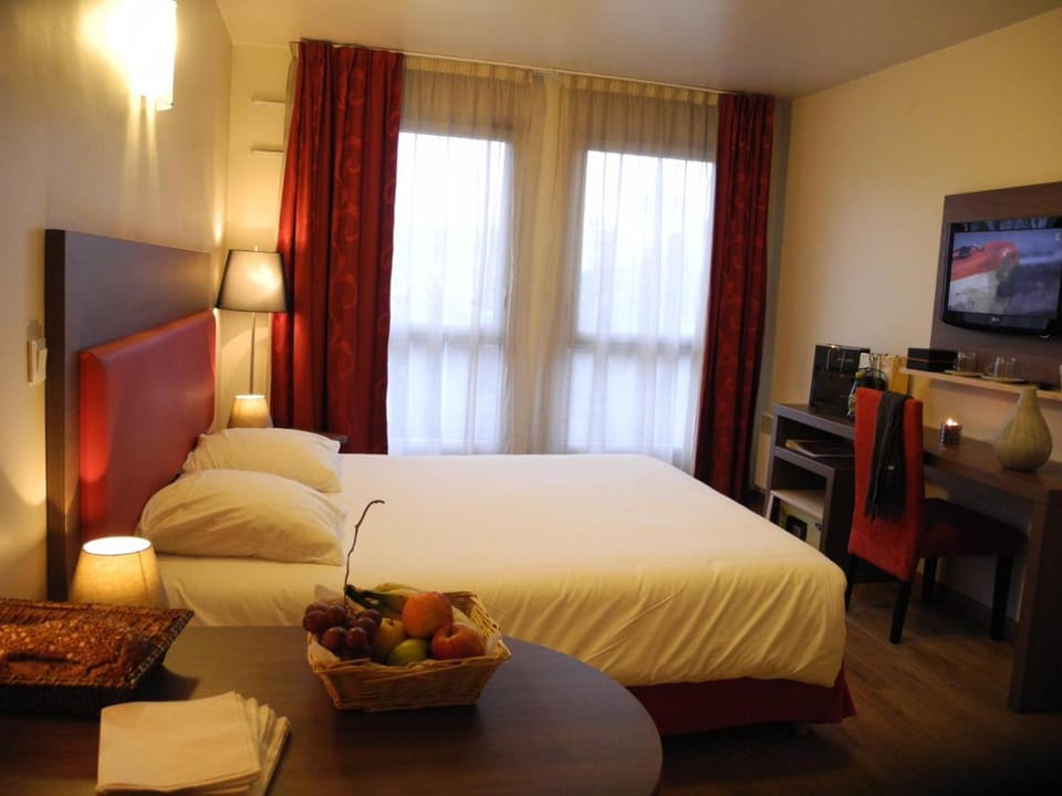 Villa Val Senart 1ere Avenue Apartment hotel in Île-de-France