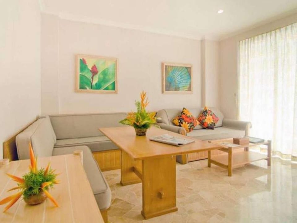 Hawaii Resort Family Suites Hotel in Indonesia