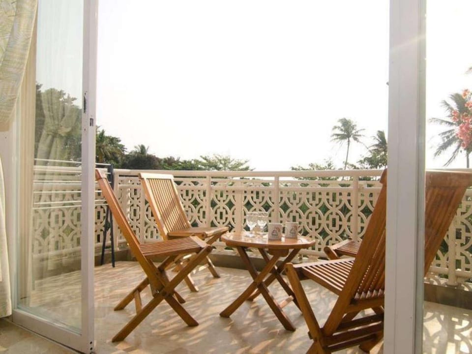 Hawaii Resort Family Suites Hotel in Indonesia