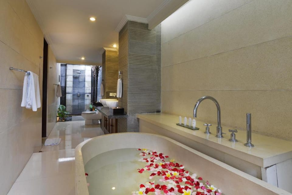 The Khayangan Dreams Villa, Seminyak Villa in North Kuta