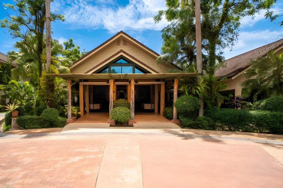 Baan Khaolak Beach Resort Hotel in Khuekkhak