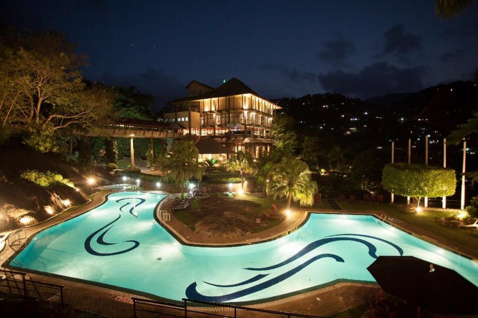 Earl's Regency Hotel Hotel in Gangawatakorale