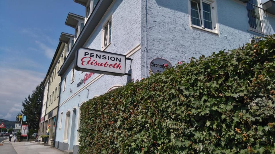 Pension Elisabeth - Rooms & Apartments Bed and Breakfast in Salzburg