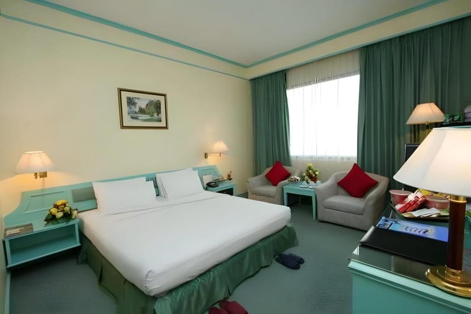 Louis Tavern Hotel - SHA Certified Hotel in Bangkok